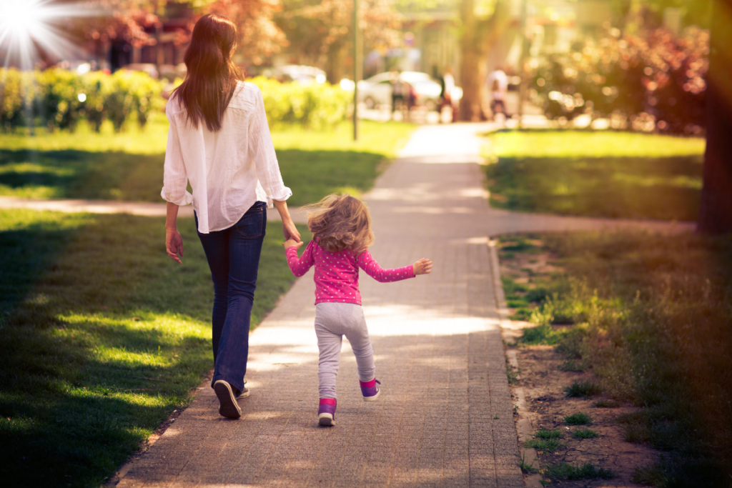 教員を辞めて家族との時間が増えた様子のイメージ