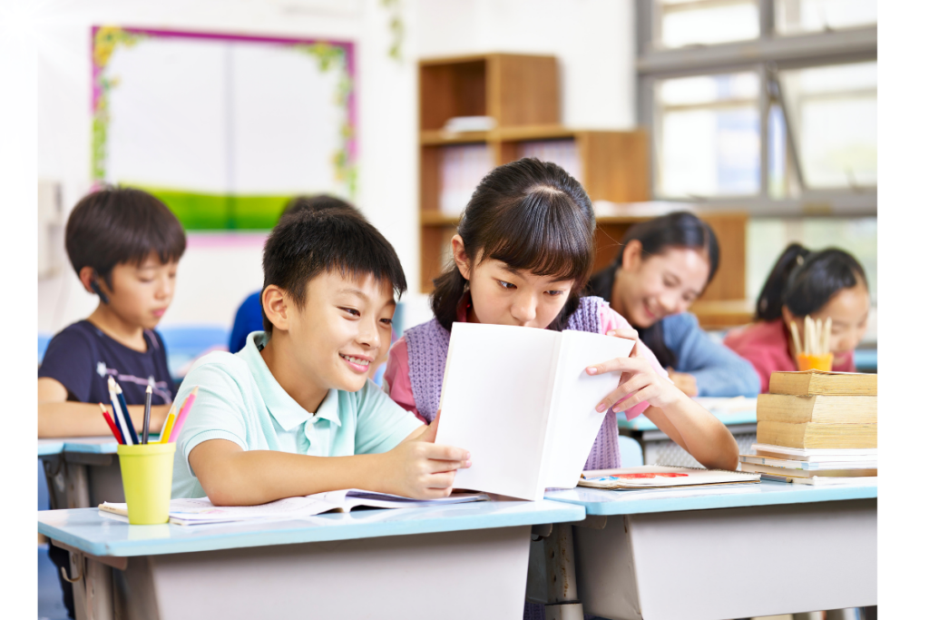 海外の日本人学校で授業をする日本人教師のイメージ