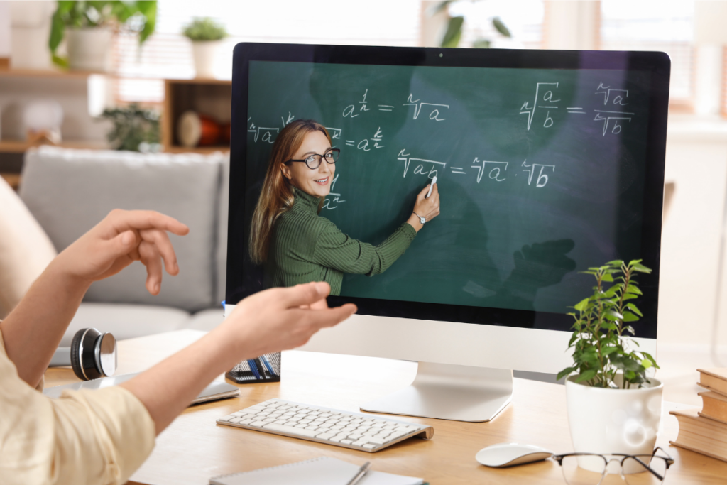 学校以外の場所で教育経験を活かして教えるイメージ