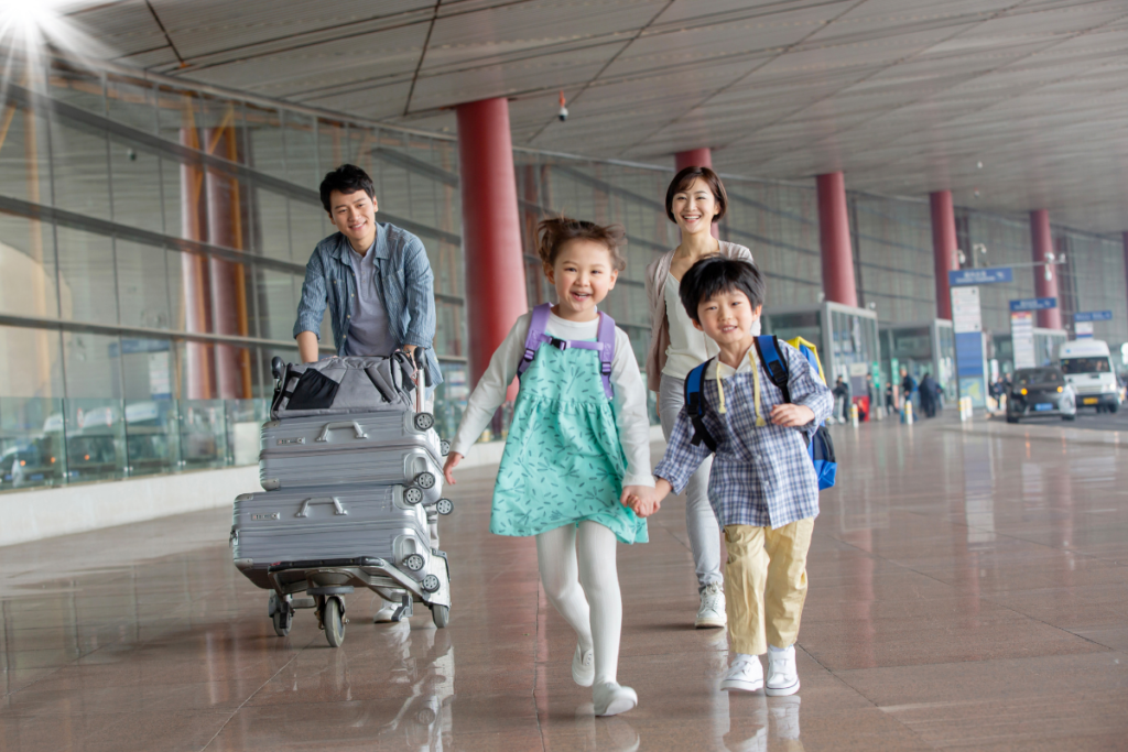 配偶者の海外赴任に帯同する家族のイメージ
