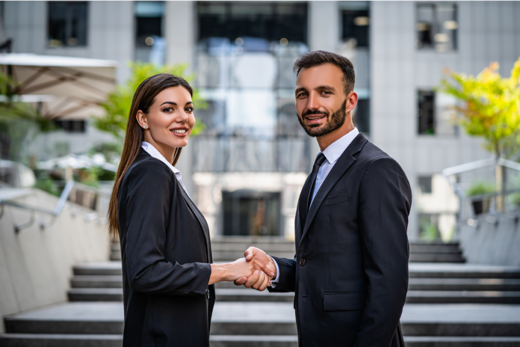 配偶者同行休業と夫婦派遣の違い 海外勤務の選択肢